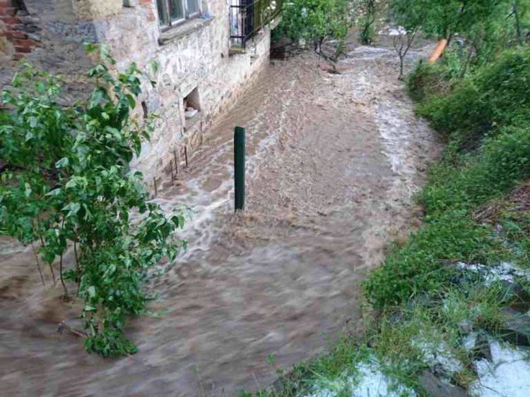 Пътят за Градът, Ряка и Катраница вече е отворен, къщата в Подвис – отводнена