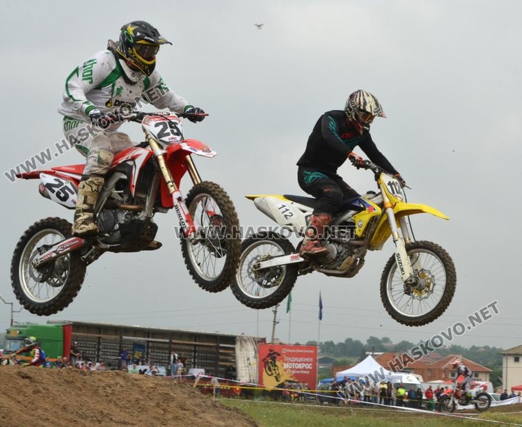 93 -ма състезатели участваха в мотокроса край село Горски извор