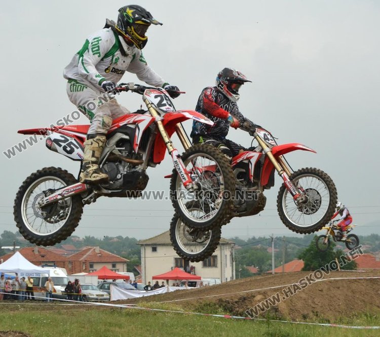 93 -ма състезатели участваха в мотокроса край село Горски извор