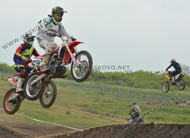 93 -ма състезатели участваха в мотокроса край село Горски извор