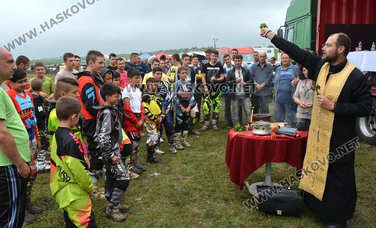 93 -ма състезатели участваха в мотокроса край село Горски извор