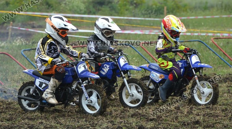 93 -ма състезатели участваха в мотокроса край село Горски извор