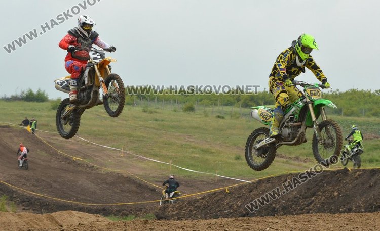 93 -ма състезатели участваха в мотокроса край село Горски извор