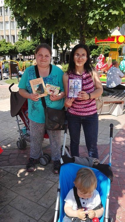 За три дни благотворителният базар събра близо 1130 лева за лечението на Атанаска. Инициативите продължават