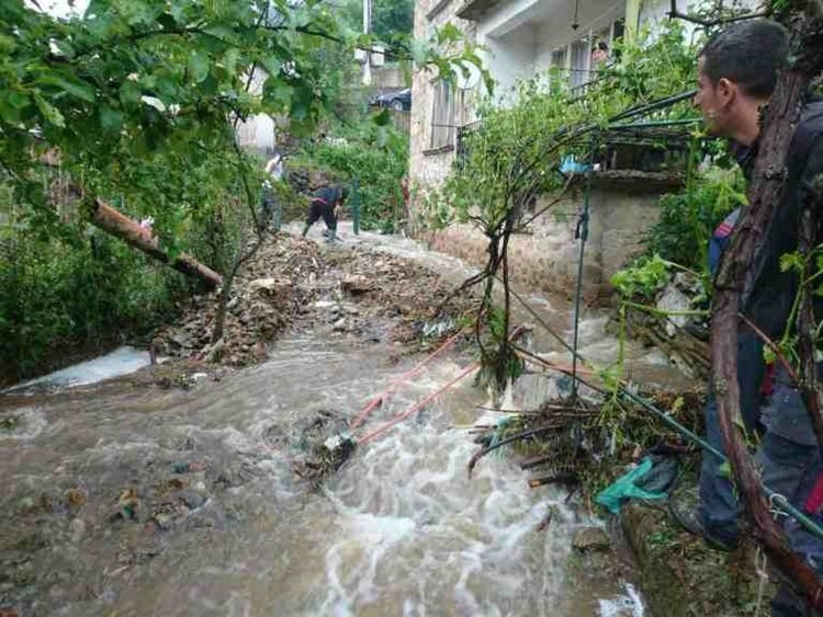 Пътят за Градът, Ряка и Катраница вече е отворен, къщата в Подвис – отводнена