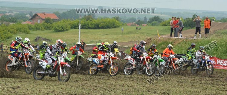 93 -ма състезатели участваха в мотокроса край село Горски извор