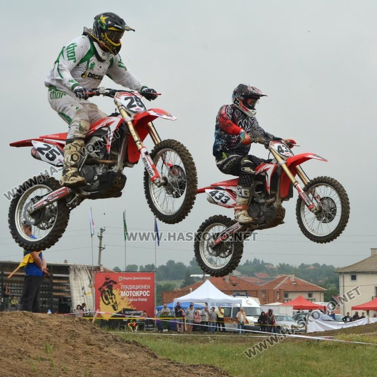 93 -ма състезатели участваха в мотокроса край село Горски извор