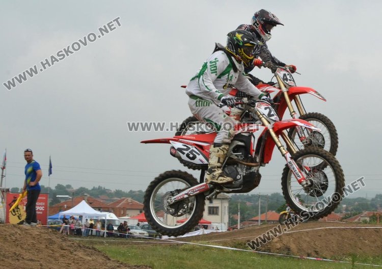 93 -ма състезатели участваха в мотокроса край село Горски извор