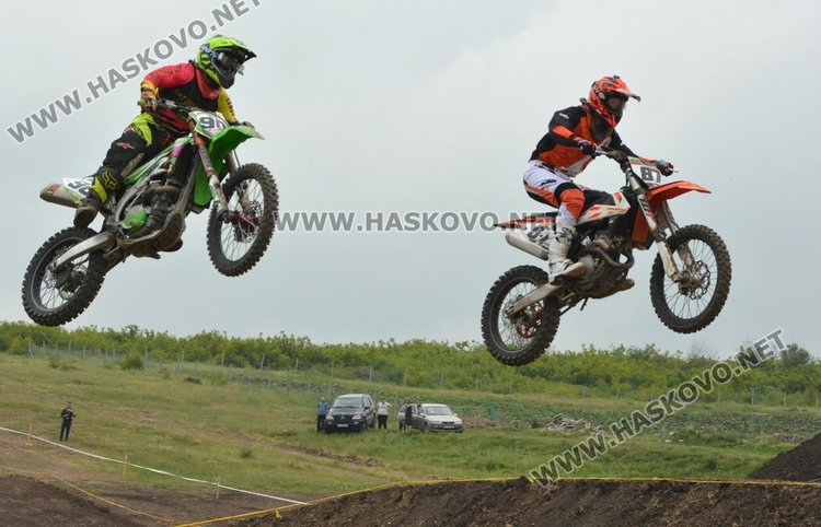 93 -ма състезатели участваха в мотокроса край село Горски извор