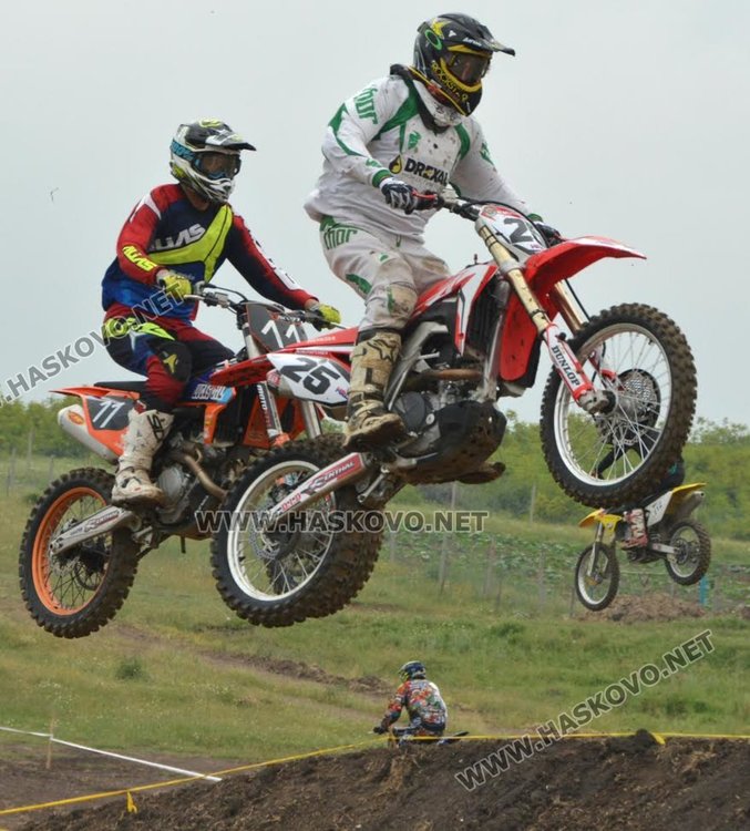 93 -ма състезатели участваха в мотокроса край село Горски извор