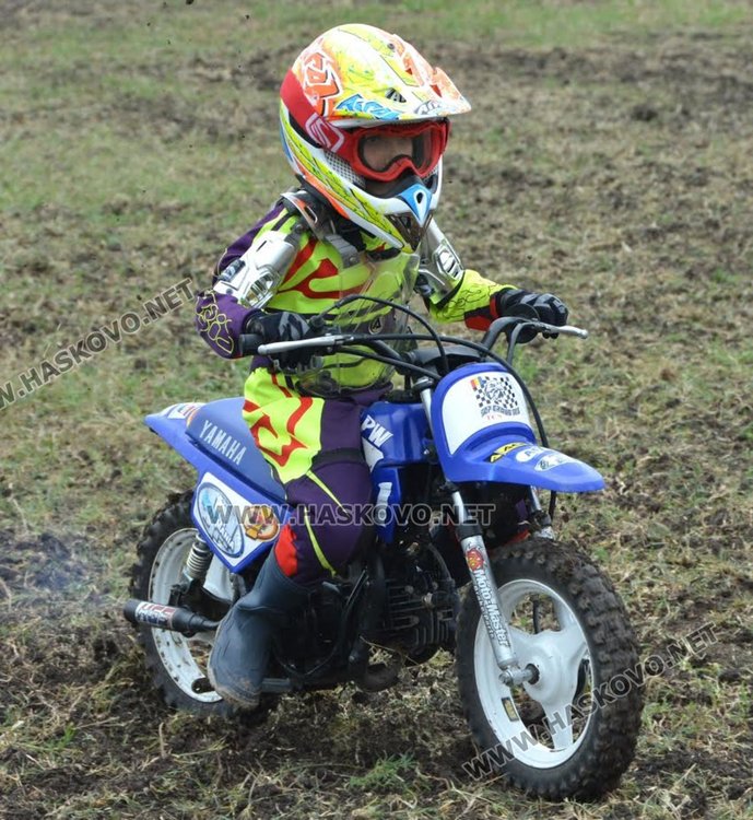 93 -ма състезатели участваха в мотокроса край село Горски извор