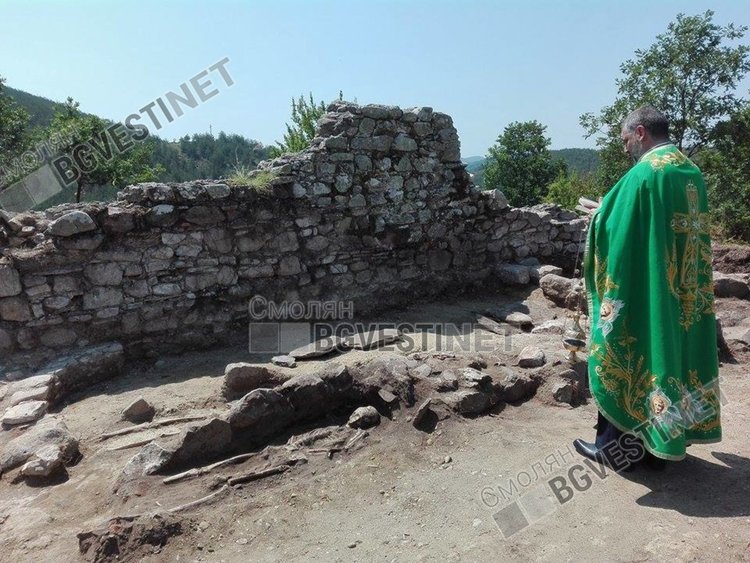 Църква от 9 век с уникална архитектура и християнски некропол откри проф. Овчаров недалеч от Златоград