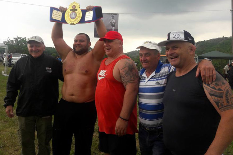 Олимпиецът Димитър Кумчев със златен пояс от турнир по борба