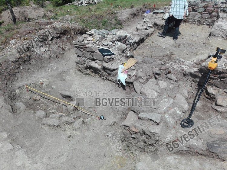 Църква от 9 век с уникална архитектура и християнски некропол откри проф. Овчаров недалеч от Златоград