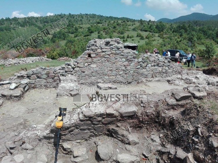 Църква от 9 век с уникална архитектура и християнски некропол откри проф. Овчаров недалеч от Златоград