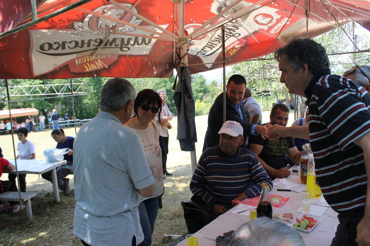 Никола Чанев и Цвета Караянчева поздравиха миряните за празника Свети Дух