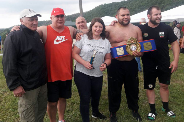 Олимпиецът Димитър Кумчев със златен пояс от турнир по борба