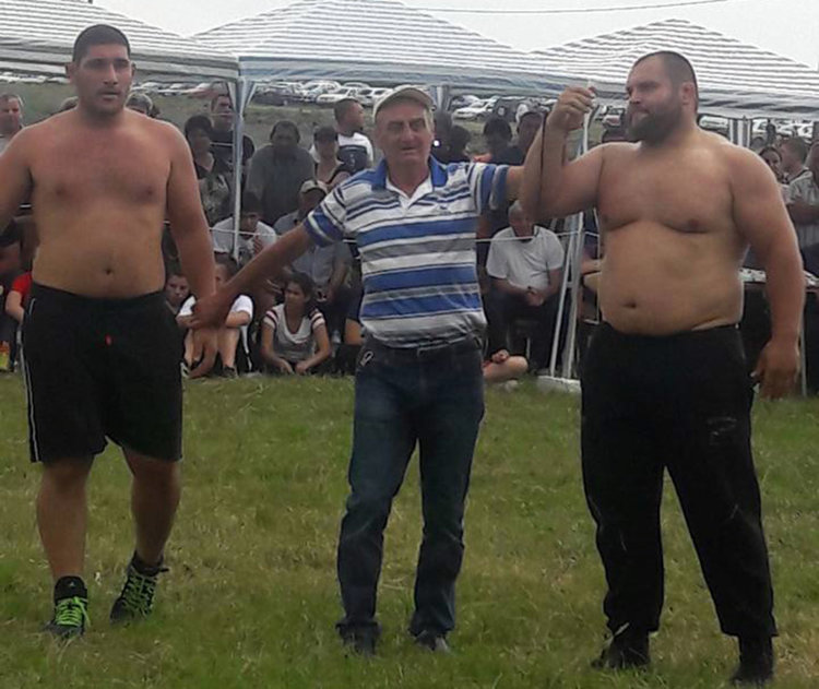 Олимпиецът Димитър Кумчев със златен пояс от турнир по борба