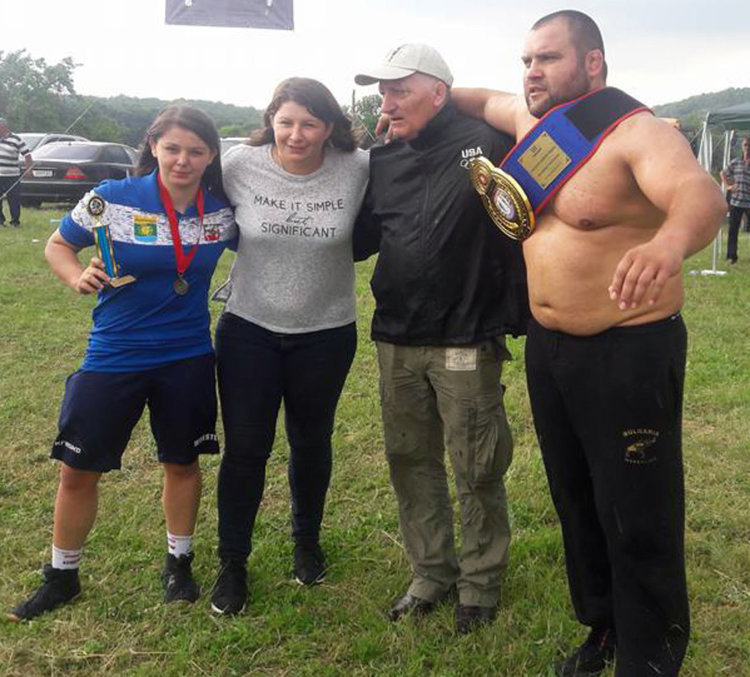 Олимпиецът Димитър Кумчев със златен пояс от турнир по борба