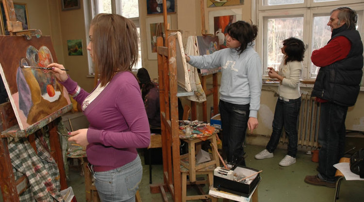 КДК кани на изложба от дипломни работи на възпитаниците на Художественото