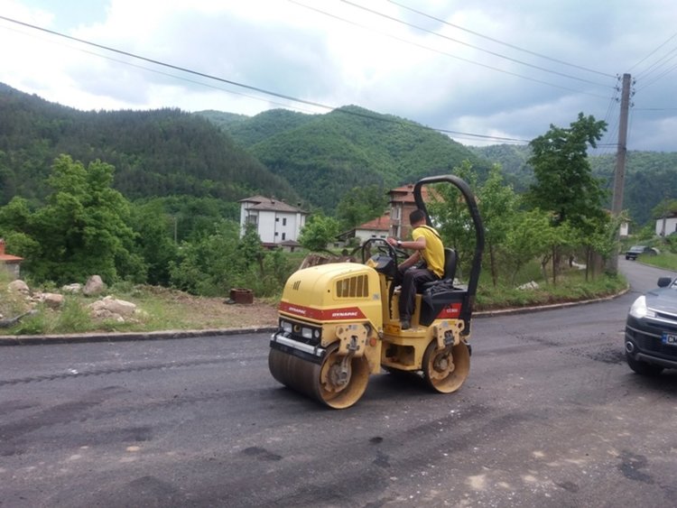 Жителите на Смилян чакат 42 години нов асфалт по улиците, благодарни са на Мелемов 