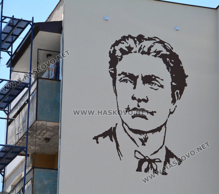 Гербът на Хасково и ликът на Левски украсиха санирани блокове