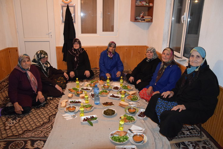 Бай Мехмед от Млечино даде ифтар за хората в Млечино