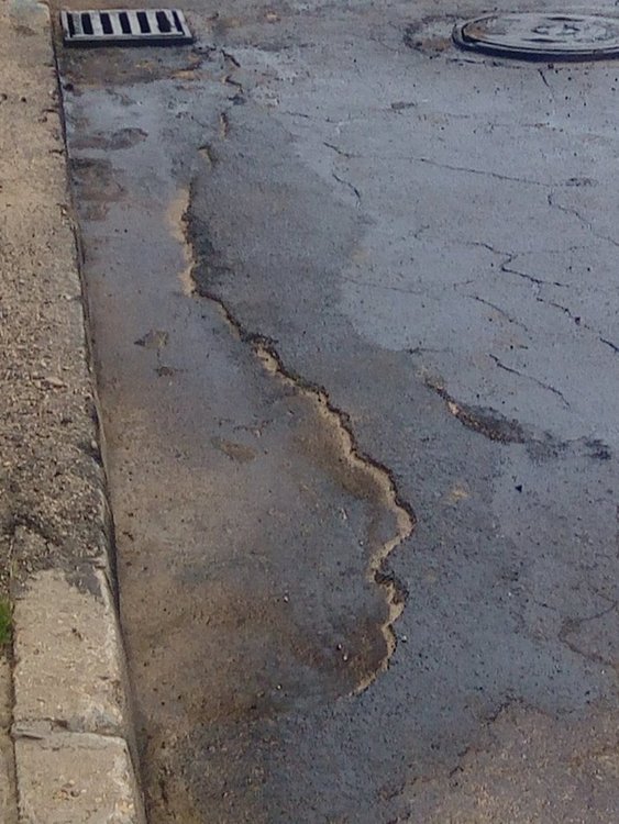 Жителите на Смилян чакат 42 години нов асфалт по улиците, благодарни са на Мелемов 