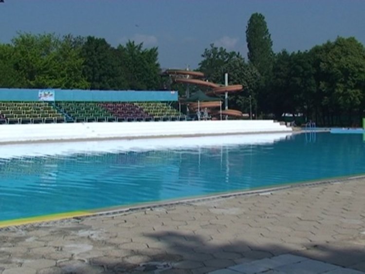 Зам.-кметът Веселина Тихомирова откри Плувно лято 2017