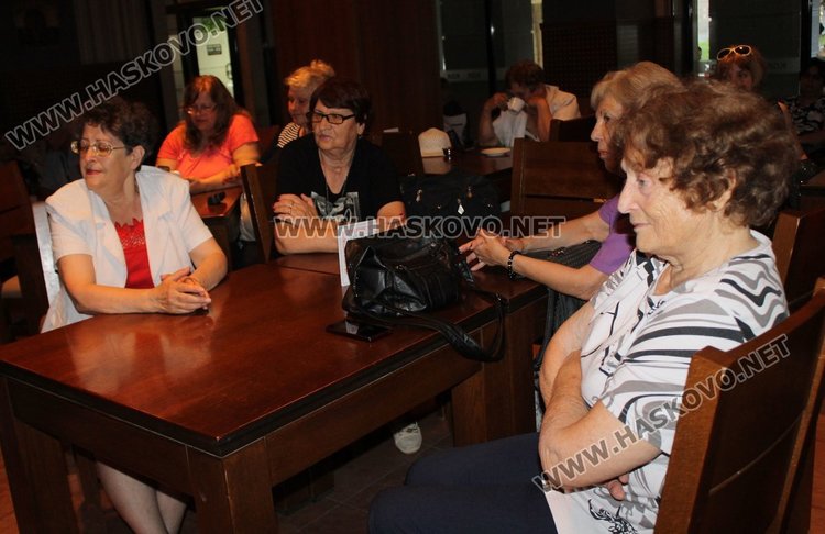 Поетеса от Провадия представи "Алтъна" в Димитровград