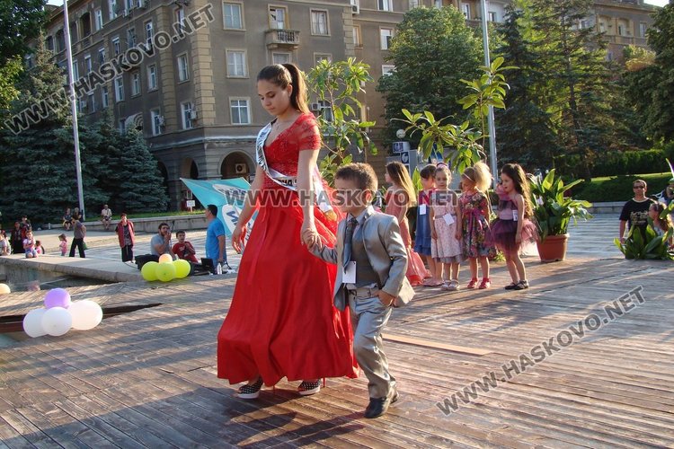 Мини Мис и Мини Мистър избираха в Димитровград през 2012 година, снимка -архив