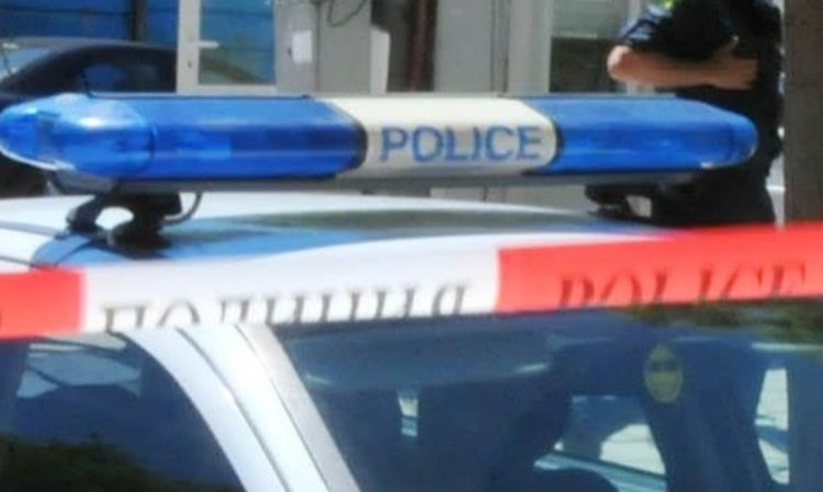 Тираджия заспа на "Тракия", обърна камиона в канавка