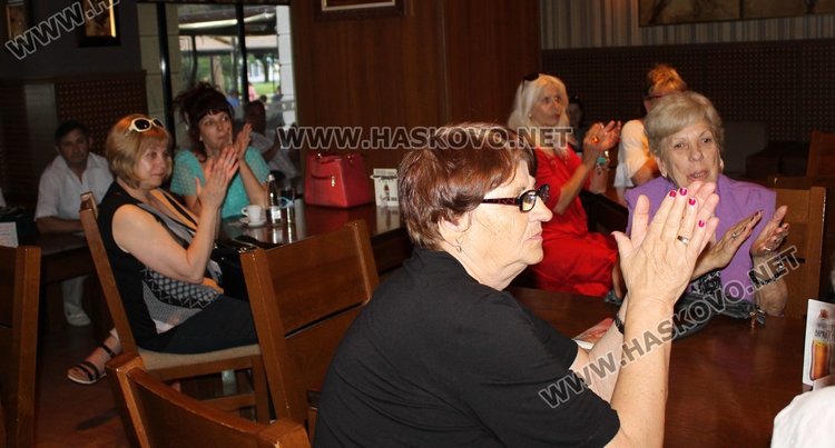 Поетеса от Провадия представи "Алтъна" в Димитровград