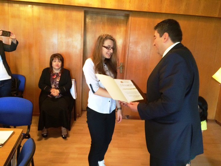 Областният Славов: &bdquo;Искаме да покажем нашето признание към вас за постиженията, с които ни направихте горди&rdquo;  