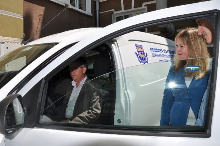 Домашният социален патронаж в Кърджали се сдоби с два нови автомобила