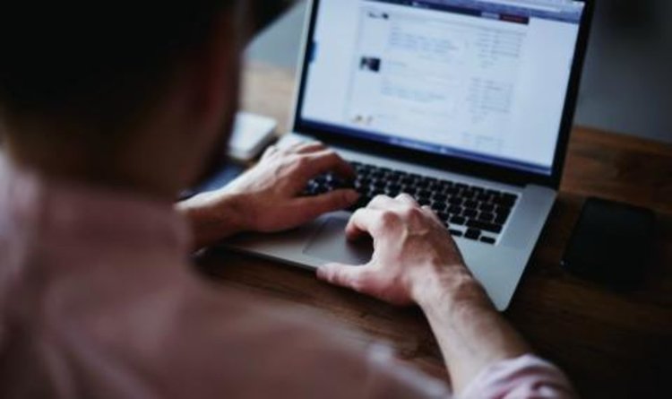 Подаваме молби за отпуск чрез имейл и на флашка