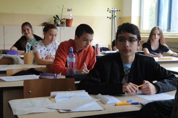 Седмокласниците с добри оценки на малките матури тази година