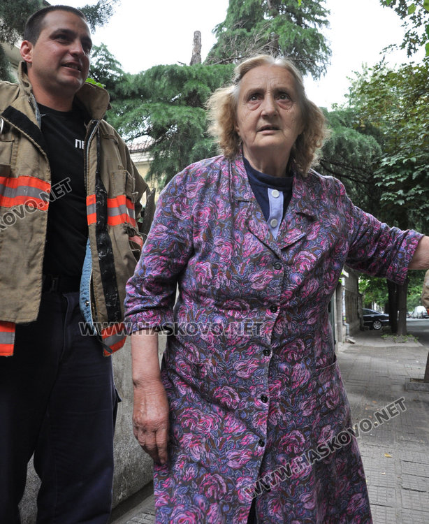 Изгоря печката на старица, докато приготвя тиквички