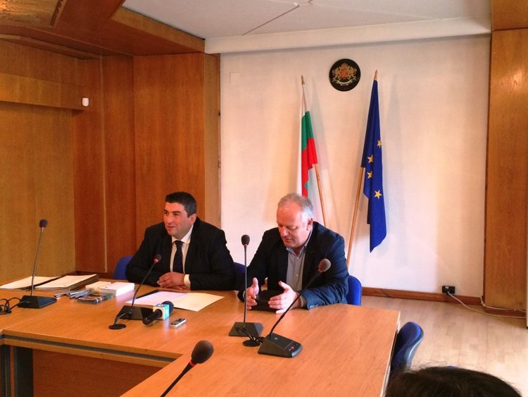 Областният Славов: &bdquo;Искаме да покажем нашето признание към вас за постиженията, с които ни направихте горди&rdquo;  