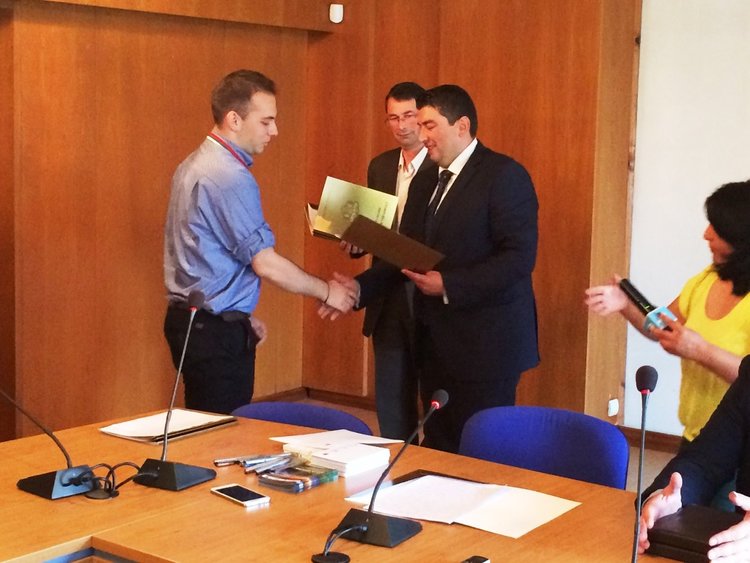 Областният Славов: &bdquo;Искаме да покажем нашето признание към вас за постиженията, с които ни направихте горди&rdquo;  