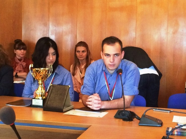 Областният Славов: &bdquo;Искаме да покажем нашето признание към вас за постиженията, с които ни направихте горди&rdquo;  