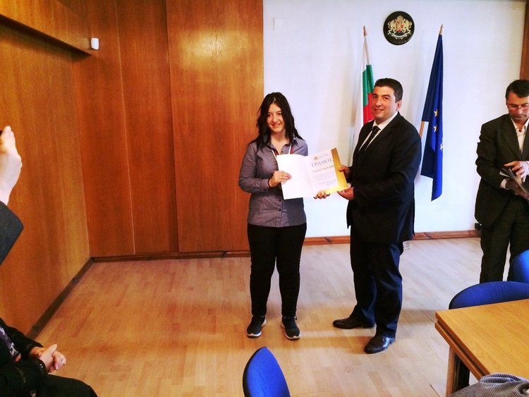 Областният Славов: &bdquo;Искаме да покажем нашето признание към вас за постиженията, с които ни направихте горди&rdquo;  