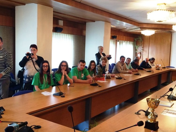 Областният Славов: &bdquo;Искаме да покажем нашето признание към вас за постиженията, с които ни направихте горди&rdquo;  