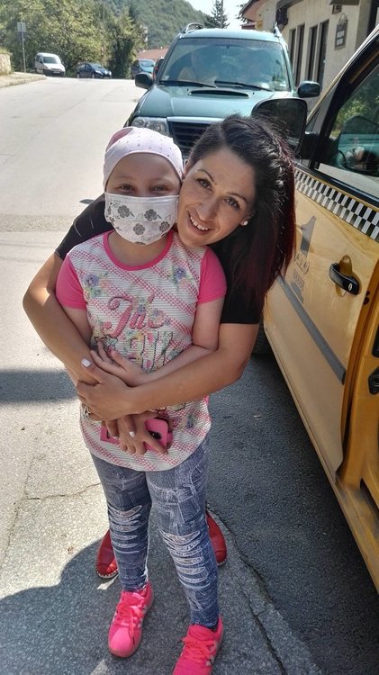 Днес е големият концерт &bdquo;Да помогнем на Атанаска&rdquo; в Пловдив, за лечението й дарява дете, което също се бори с болестта