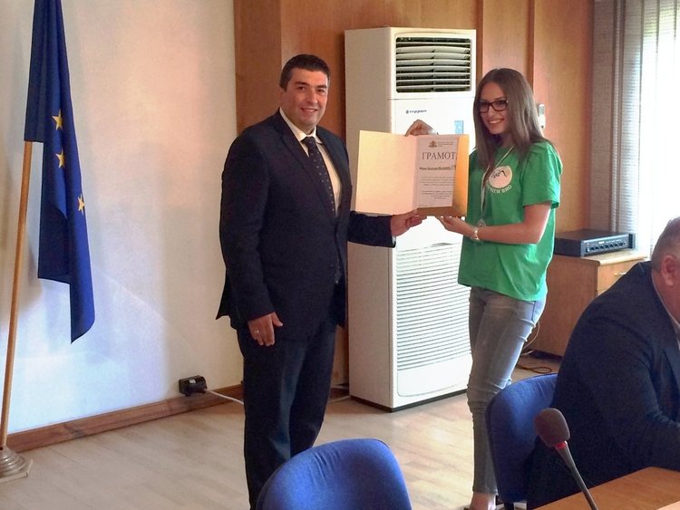 Областният Славов: &bdquo;Искаме да покажем нашето признание към вас за постиженията, с които ни направихте горди&rdquo;  