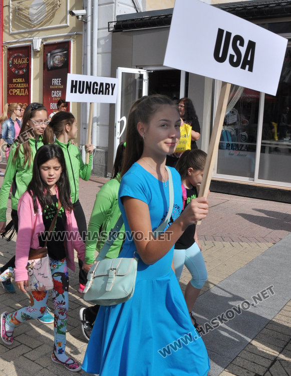  “Вълшебен свят“ превръща Хасково в тридневна танцувална сцена (на живо)