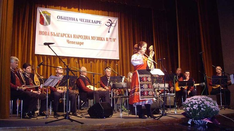 Чепеларе кани да се насладим на магията на българския фолклор