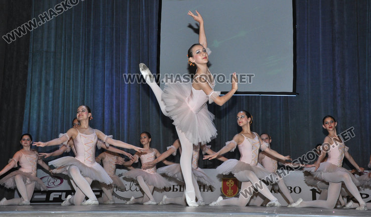  “Вълшебен свят“ превръща Хасково в тридневна танцувална сцена (на живо)