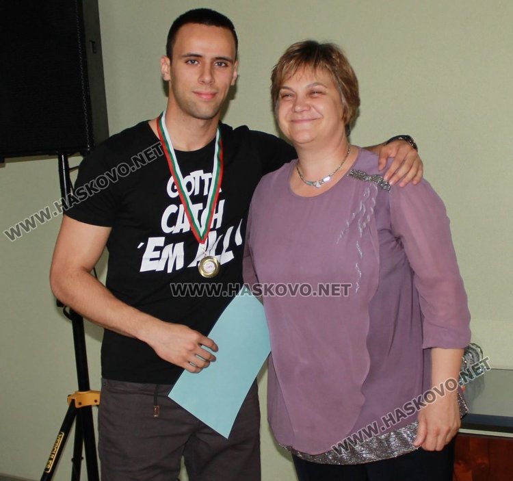 Марио Илиев със своята преподавателка по математика