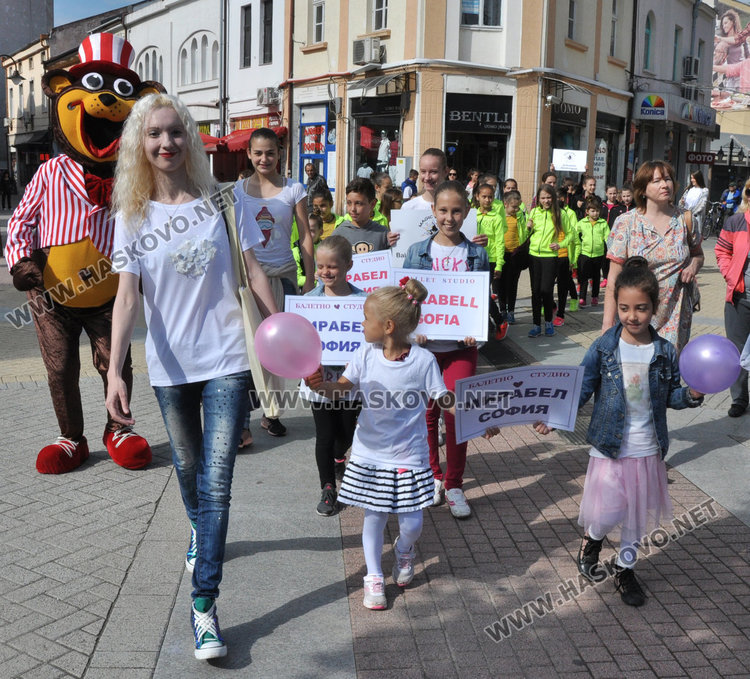  “Вълшебен свят“ превръща Хасково в тридневна танцувална сцена (на живо)